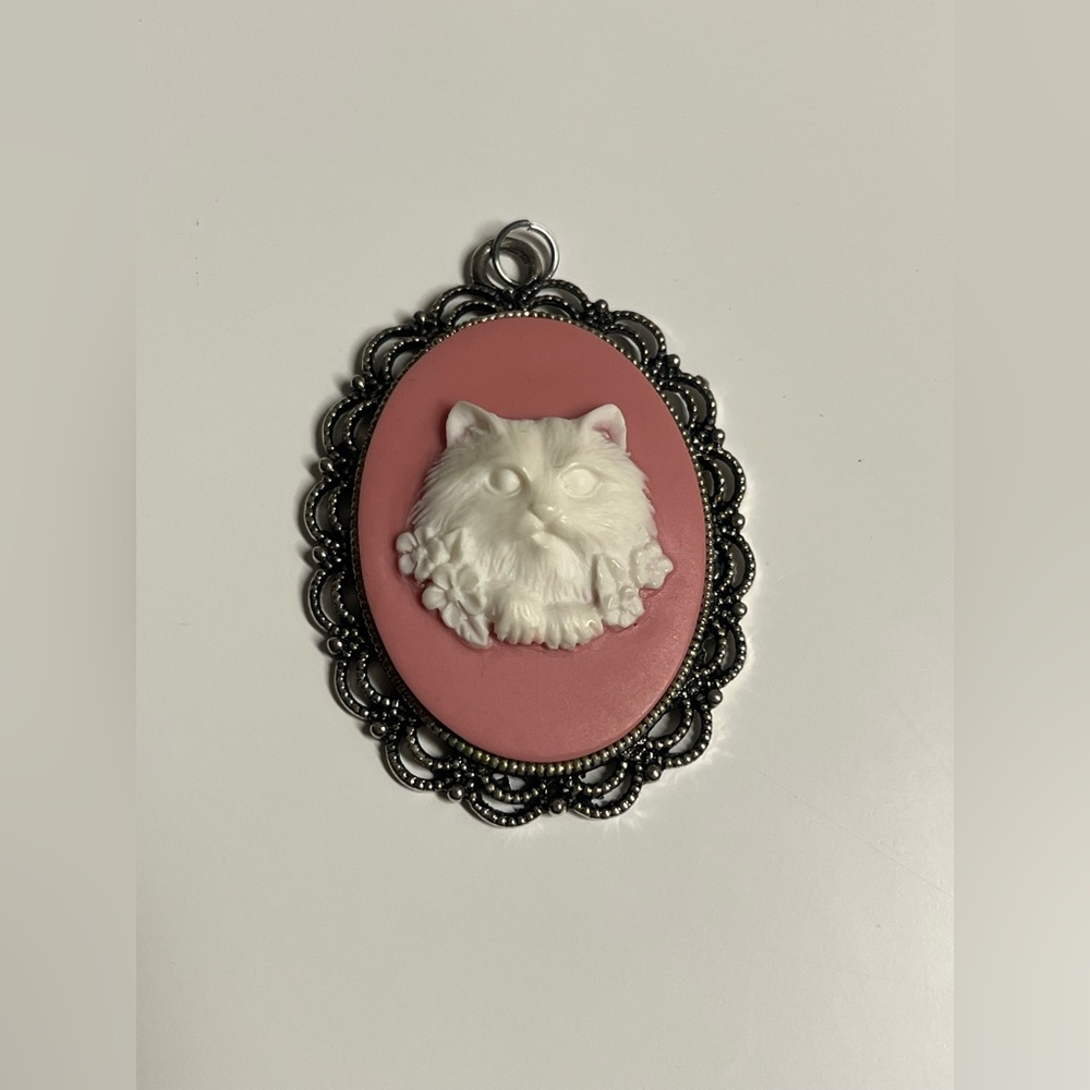 Vintage Cat Pendant / Charm